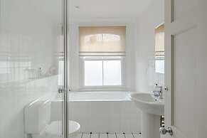 Light-filled Primrose Hill Rooftop Retreat