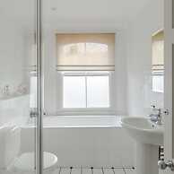 Light-filled Primrose Hill Rooftop Retreat