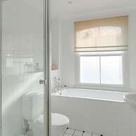 Light-filled Primrose Hill Rooftop Retreat