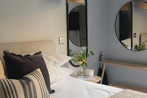 St Catherine s Hospital - Deluxe Apartment