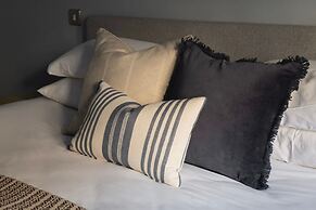 St Catherine s Hospital - Deluxe Apartment