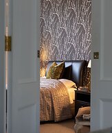 Light-filled Period Apartment - Central Bath