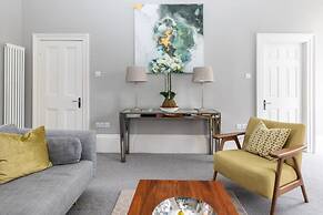 Light-filled Period Apartment - Central Bath