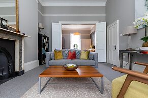 Light-filled Period Apartment - Central Bath