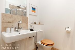 Light-filled Period Apartment - Central Bath
