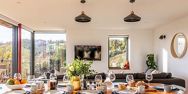 Stunning 5 Bedroom Home With Garden Views