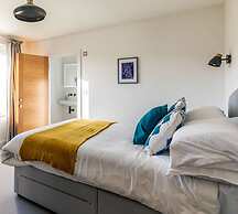 Stunning 5 Bedroom Home With Garden Views