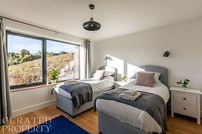 Stunning 5 Bedroom Home With Garden Views