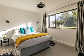 Stunning 5 Bedroom Home With Garden Views