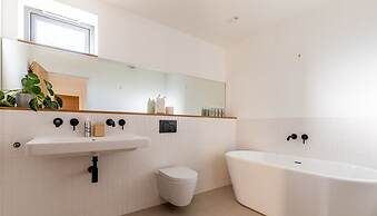Stunning 5 Bedroom Home With Garden Views