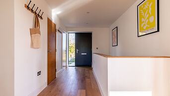Stunning 5 Bedroom Home With Garden Views