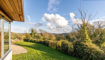 Stunning 5 Bedroom Home With Garden Views