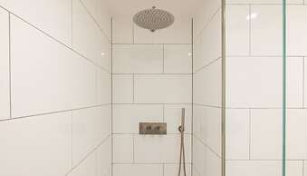 Light-filled Studio With AC - Earl s Court