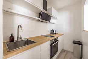 Light-filled Studio With AC - Earl s Court