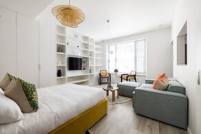 Light-filled Studio With AC - Earl s Court