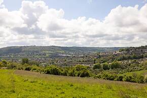 Stunning Home With Garden Panoramic Views