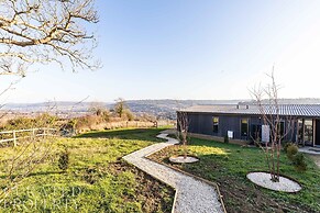 Stunning Home With Garden Panoramic Views