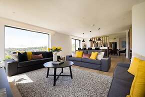 Stunning Home With Garden Panoramic Views