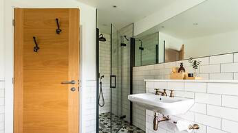 Stunning Home With Garden Panoramic Views