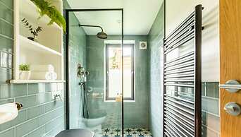 Stunning Home With Garden Panoramic Views