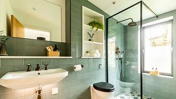 Stunning Home With Garden Panoramic Views