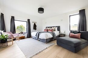 Stunning Home With Garden Panoramic Views