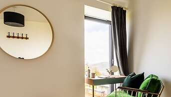 Stunning Home With Garden Panoramic Views