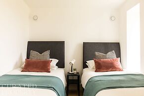 Stunning Home With Garden Panoramic Views