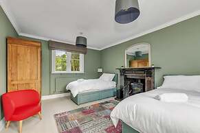 Luxury Home With Large Garden - The School House