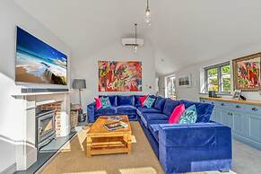 Luxury Home With Large Garden - The School House