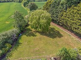 Luxury Home With Large Garden - The School House