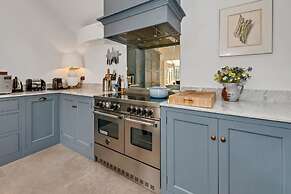 Luxury Home With Large Garden - The School House