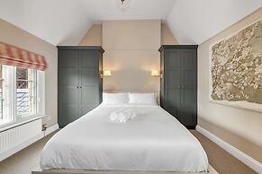 Luxury Home With Large Garden - The School House