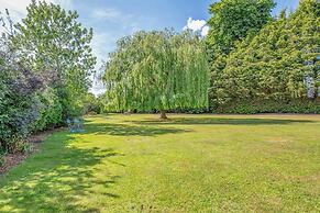 Luxury Home With Large Garden - The School House