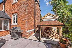 Luxury Home With Large Garden - The School House