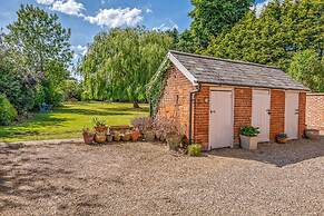 Luxury Home With Large Garden - The School House