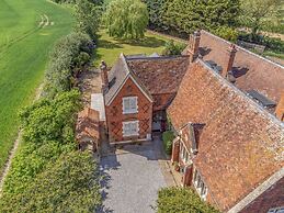 Luxury Home With Large Garden - The School House