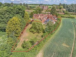 Luxury Home With Large Garden - The School House