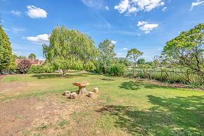 Luxury Home With Large Garden - The School House