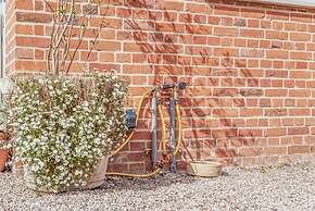 Luxury Home With Large Garden - The School House