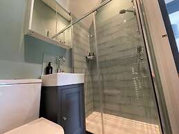 Luxury Home With Large Garden - The School House