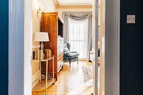 Central Townhouse With Garden Free Parking