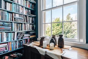 Central Townhouse With Garden Free Parking