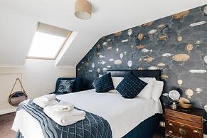 Central Townhouse With Garden Free Parking