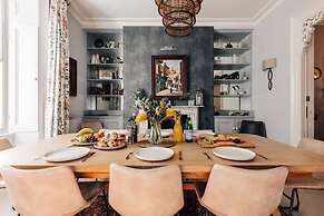 Central Townhouse With Garden Free Parking