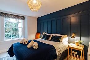 Central Townhouse With Garden Free Parking