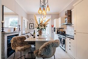 Central Townhouse With Garden Free Parking