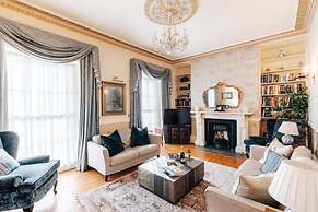 Central Townhouse With Garden Free Parking