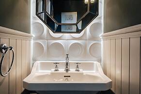 Central Townhouse With Garden Free Parking