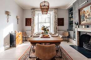 Central Townhouse With Garden Free Parking